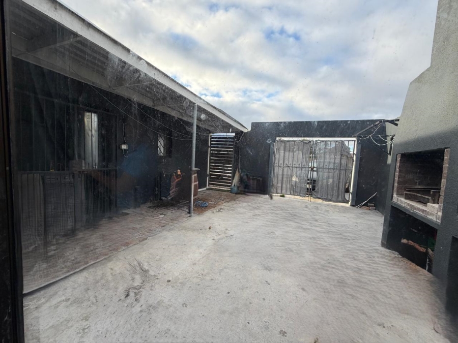 5 Bedroom Property for Sale in Lotus River Western Cape